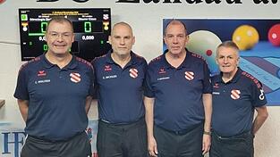 Die Landauer (v.l.) Claus Maurer, Christian Bichler, Gerhard Kostistansky und Wolfgang Zenkner verteidigten trotz der Niederlage in Regensburg die Tabellenf&uuml;hrung.