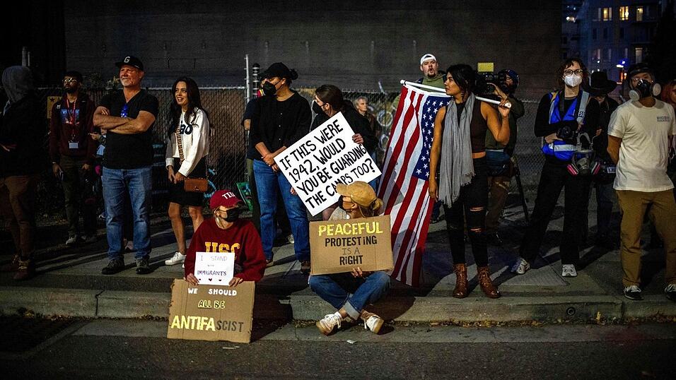 In Portland gibt es Proteste vor einer Einrichtung der Einwanderungsbehörde ICE. (Archivbild) In Portland gibt es Proteste vor einer Einrichtung der Einwanderungsbehörde ICE. (Archivbild)