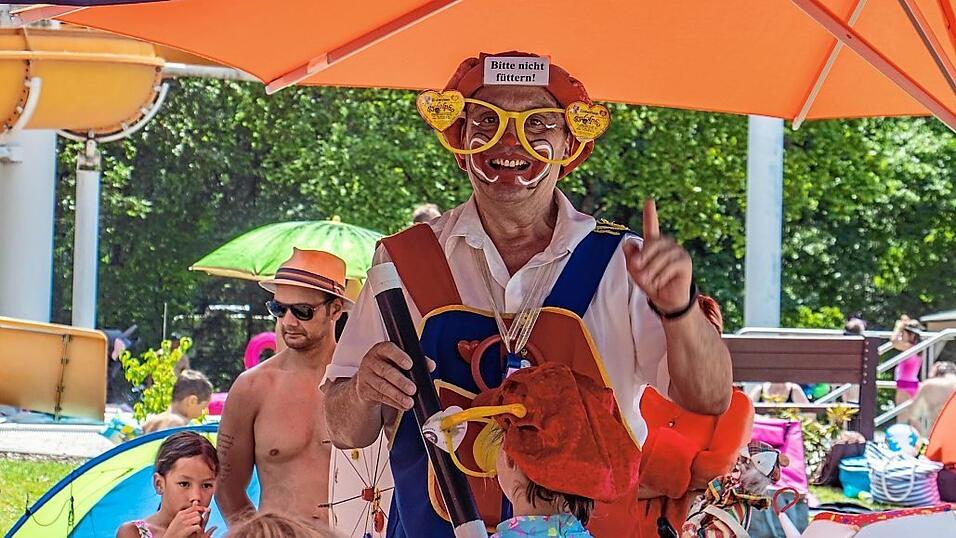 Zauberclown Rudolpho sorgte bei den kleinen Sommerfestbesuchern f&uuml;r Lacher.