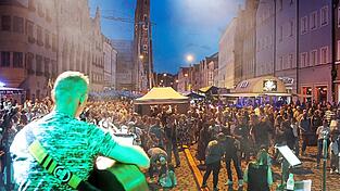Prächtige Stimmung herrschte zumeist vor den drei Bühnen in der Altstadt und am Ländtorplatz. Prächtige Stimmung herrschte zumeist vor den drei Bühnen in der Altstadt und am Ländtorplatz.