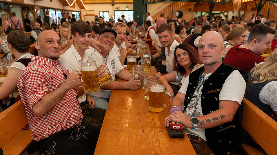 Die Partybilder vom Samstag, 19. August 2023, aus dem Festzelt Nothaft. Die Partybilder vom Samstag, 19. August 2023, aus dem Festzelt Nothaft.