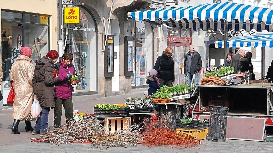 Noch heute zeigen sich die Schwaigerst&auml;nde einheitlich in wei&szlig;-blauer Farbgebung. Das wurde schon vor 25 Jahren von der Stadtverwaltung beschlossen.