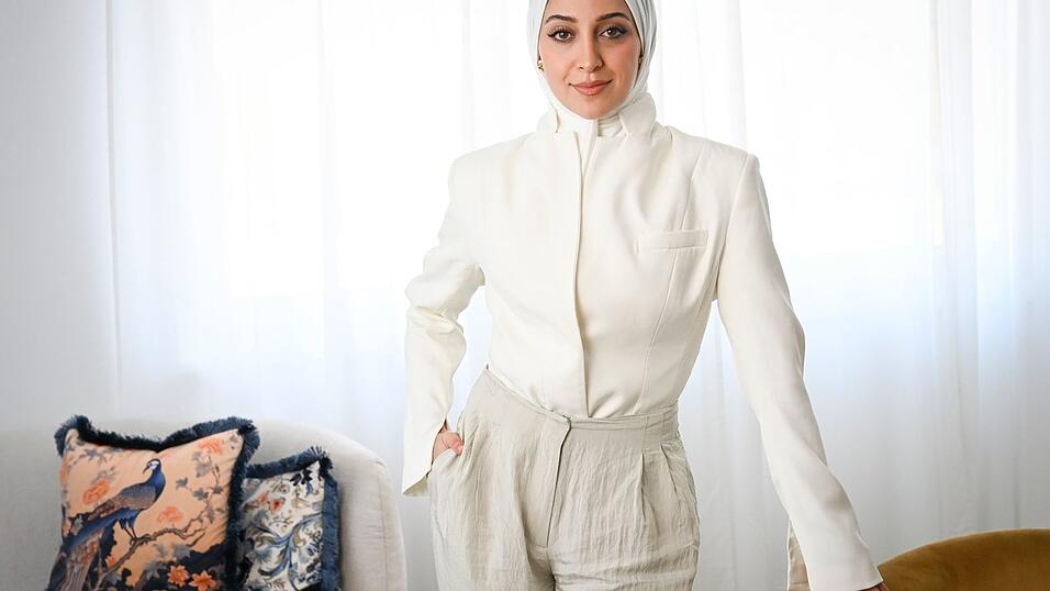 Büsra Sayed hat in Berlin ein Modelabel gegründet hat, das Frauen mit dem traditionellen Kopftuch Hijab stärker sichtbar machen soll. Büsra Sayed hat in Berlin ein Modelabel gegründet hat, das Frauen mit dem traditionellen Kopftuch Hijab stärker sichtbar machen soll.