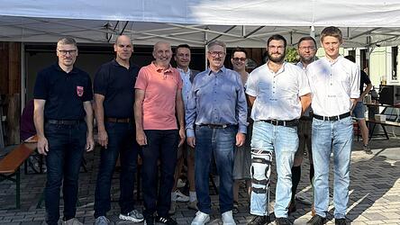 Seinen 70. Geburtstag feierte Josef Aschenbrenner. Mehrere Vereinsabordnungen gratulierten. Seinen 70. Geburtstag feierte Josef Aschenbrenner. Mehrere Vereinsabordnungen gratulierten.