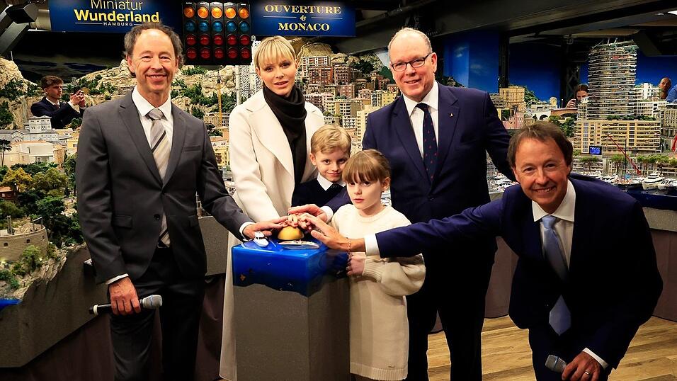 Der Fürst von Monaco (2. von rechts) war mit seiner Familie auch schon in Deutschlands wohl meistbesuchtem Museum in Hamburg. (Archivbild)