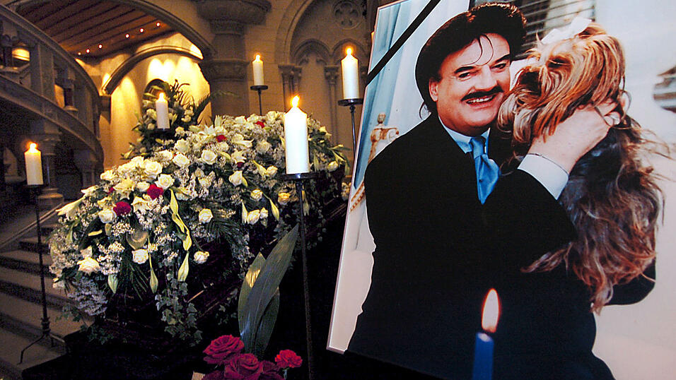 2005 wurde der M&uuml;nchner Modezar Rudolph Moshammer ermordet. Der T&auml;ter sa&szlig; daf&uuml;r bis 2023 in Straubing in der JVA.