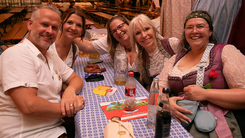 Die Partybilder vom Mittwoch, 13. August, aus dem Festzelt Greindl. Die Partybilder vom Mittwoch, 13. August, aus dem Festzelt Greindl.