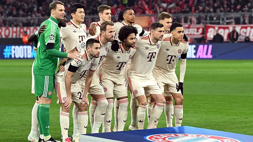 Vor dem Spiel des FC Bayern gegen Celtic Glasgow gibt es eine Gedenkminute. Vor dem Spiel des FC Bayern gegen Celtic Glasgow gibt es eine Gedenkminute.