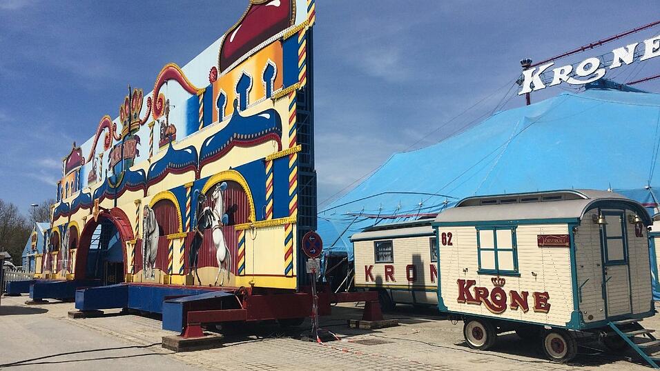 Bis zum 17. Mai gastiert der Circus Krone in Straubing. Wir haben uns angeschaut, wie es hinter den Kulissen aussieht. Bis zum 17. Mai gastiert der Circus Krone in Straubing. Wir haben uns angeschaut, wie es hinter den Kulissen aussieht.