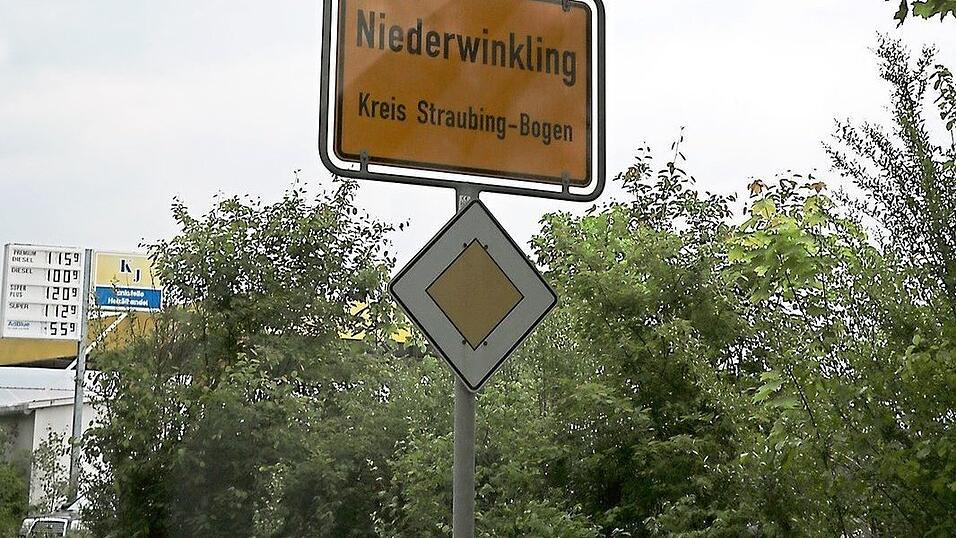Bei der Sitzung des Gemeinderates wurde beschlossen, die Bauleitplanung und das wasserrechtliche Verfahren f&uuml;r die Erweiterung des Industriegebietes 'Schaidweg-Nord' einzuleiten.