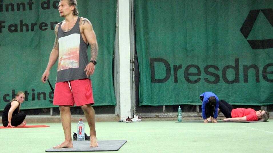 Wir haben Tigers-St&uuml;rmer Ren&eacute; R&ouml;thke beim 'Rock Your Body'-Bootcamp besucht. (Foto: Fabian Ro&szlig;mann)