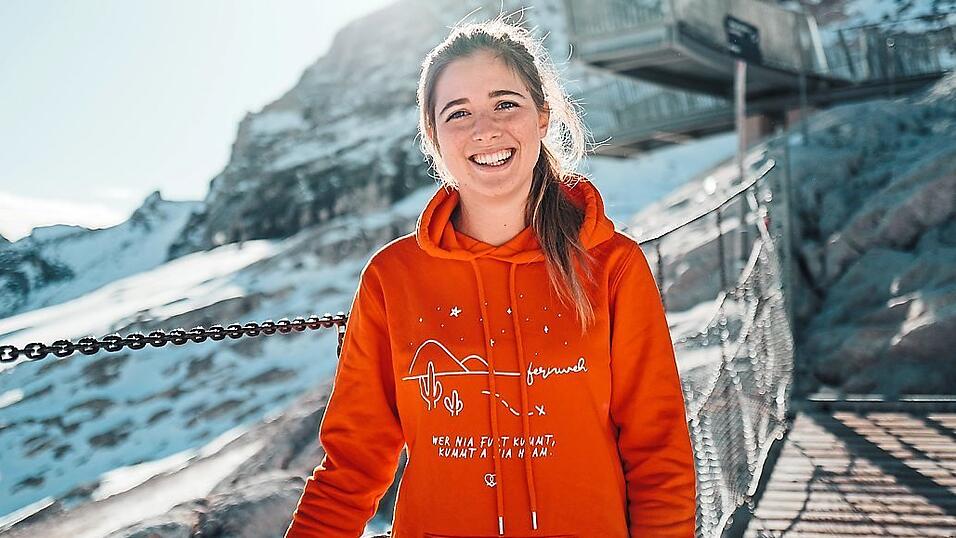 Bairische Aufdrücke wie'Wer nia furt kummt, kummt a nia hoam.' (orangefarbener Pulli)machen 'Bavarian Couture' aus.Fotos: Bavarian Couture Bairische Aufdrücke wie'Wer nia furt kummt, kummt a nia hoam.' (orangefarbener Pulli)machen 'Bavarian Couture' aus.Fotos: Bavarian Couture