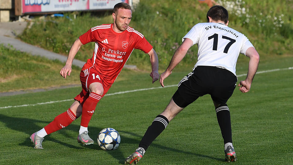 Alexander Wittenzellner (in rot) erzielte als Joker zwei Tore für „seinen“ TSV Seebach. Alexander Wittenzellner (in rot) erzielte als Joker zwei Tore für „seinen“ TSV Seebach.
