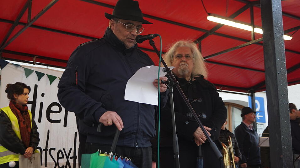 Privatleute sowie Vertreter von Kirchen und Vereinen waren mit dabei.&nbsp;