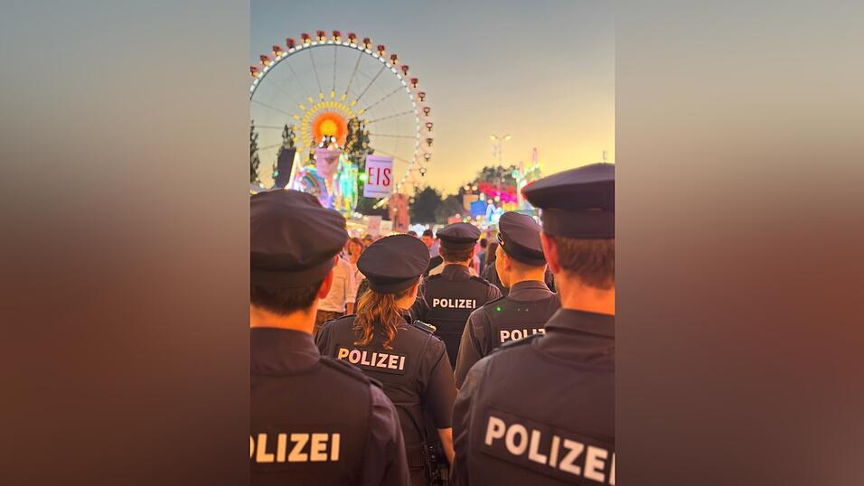 Die Polizeibeamten in Straubing hatten auch in diesem Jahr wieder zahlreiche Nebenveranstaltungen zu betreuen. Dennoch ziehen sie ein positives Fazit, wenn es um das Gäubodenvolksfest 2023 geht. Die Polizeibeamten in Straubing hatten auch in diesem Jahr wieder zahlreiche Nebenveranstaltungen zu betreuen. Dennoch ziehen sie ein positives Fazit, wenn es um das Gäubodenvolksfest 2023 geht.