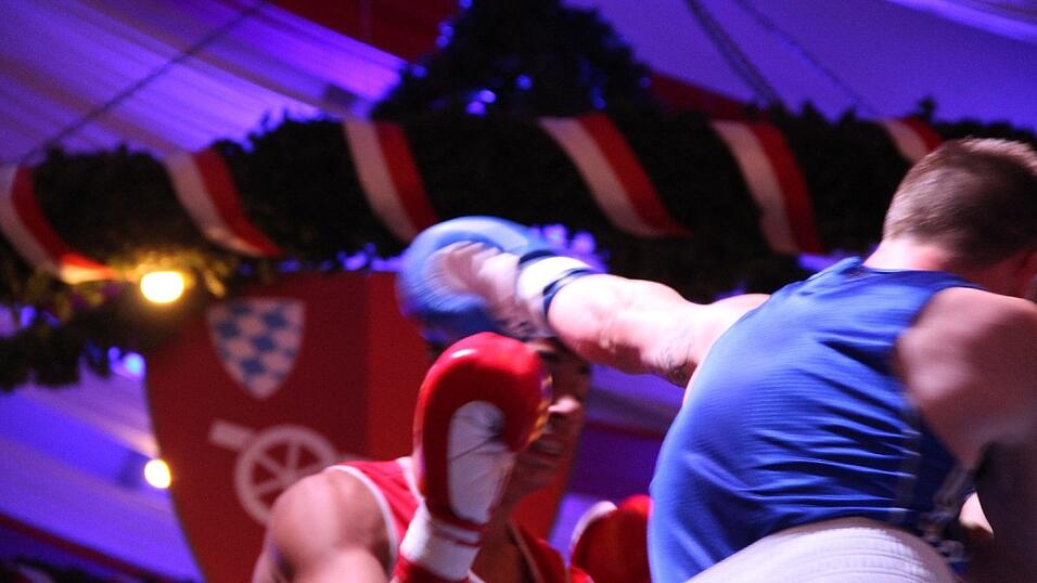 Im Lechner-Festzelt hie&szlig; es am Sonntag wieder 'Let&acute;s get ready to rumble'.