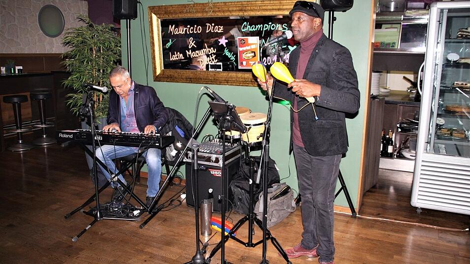 Musik überall: Bei der CHAMpions-Night war einiges geboten in der Chamer Innenstadt. Musik überall: Bei der CHAMpions-Night war einiges geboten in der Chamer Innenstadt.