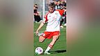 Tim Hoffmann geht die Herausforderung in der U19 des FC Bayern München selbstbewusst an.