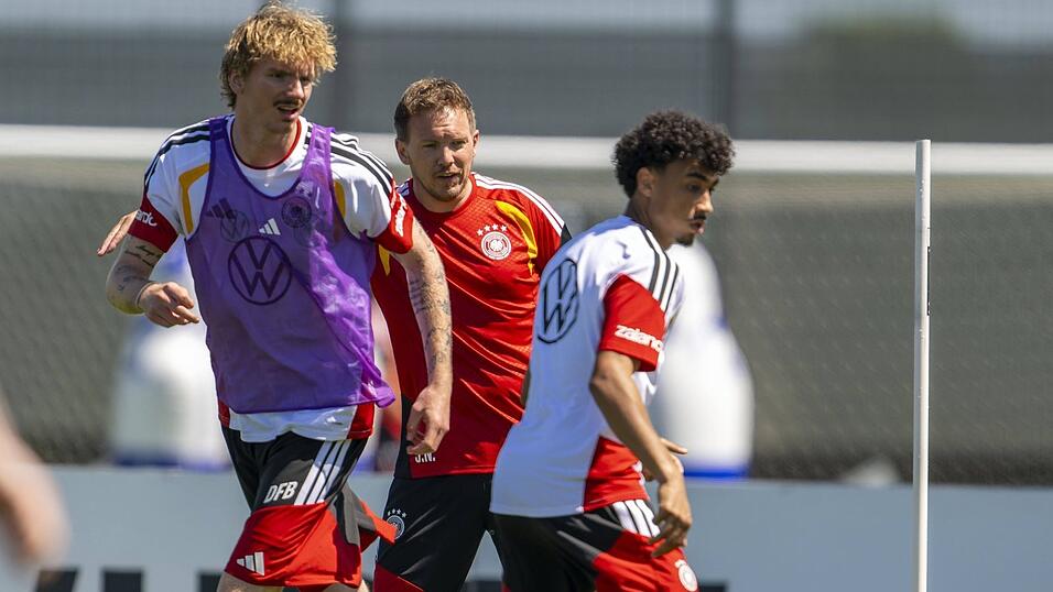 Zwei Drittel des DFB-Aufgebots haben keine Turnier-Erfahrung: Nick Woltemade (l.) und Nathaniel Brown (r.) sind zwei von 17 erstmals für eine WM-Nominierten im 26-köpfigen deutschen Kader. Zwei Drittel des DFB-Aufgebots haben keine Turnier-Erfahrung: Nick Woltemade (l.) und Nathaniel Brown (r.) sind zwei von 17 erstmals für eine WM-Nominierten im 26-köpfigen deutschen Kader.