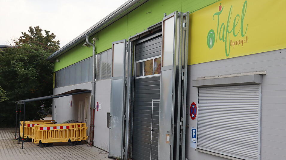 Die Regensburger Tafel war im vergangenen Sommer in die Schlagzeilen geraten, weil die damalige Vorsitzende Gelder veruntreut haben soll. Die Regensburger Tafel war im vergangenen Sommer in die Schlagzeilen geraten, weil die damalige Vorsitzende Gelder veruntreut haben soll.