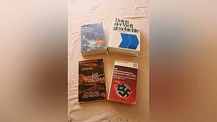 Neben persönlichen Erinnerungen hat unser Zeitzeuge auch viel Literatur zur Nazi-Zeit gelesen.