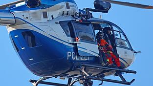 Die Polizei suchte unter anderem mit einem Hubschrauber nach der Frau. (Symbolbild)