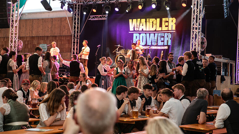 Die Partybilder vom Montag, 18. August, aus dem Festzelt Weckmann. Die Partybilder vom Montag, 18. August, aus dem Festzelt Weckmann.