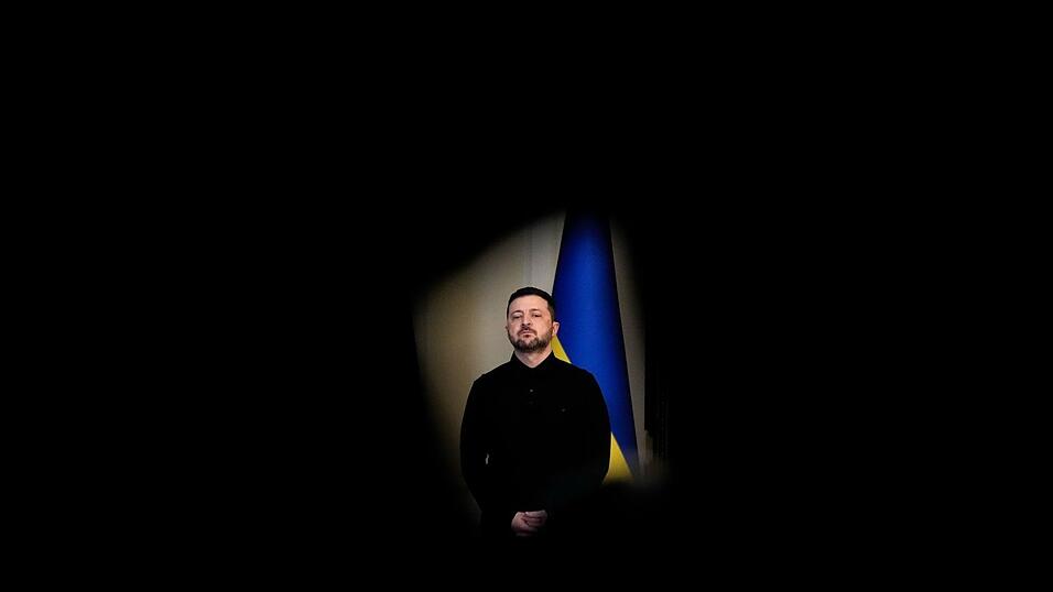 Der ukrainische Präsident Wolodymyr Selenskyj hofft weiter auf die Lieferung von US-amerikanischen Marschflugkörpern, um Ziele im russischen Hinterland angreifen zu können. Der ukrainische Präsident Wolodymyr Selenskyj hofft weiter auf die Lieferung von US-amerikanischen Marschflugkörpern, um Ziele im russischen Hinterland angreifen zu können.