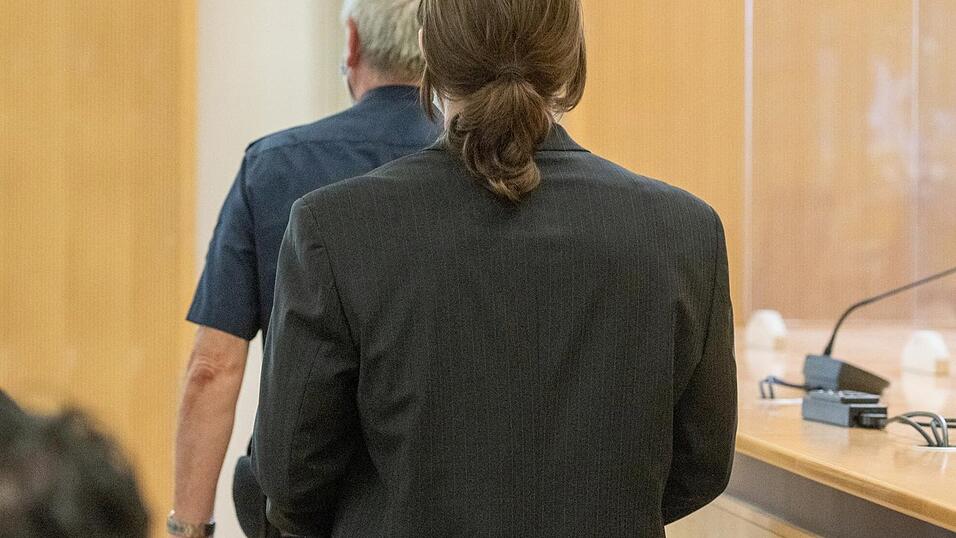 Der Angeklagte Christian F. Die Staatsanwaltschaft wirft ihm vor, Maria Baumer heimtückisch mit einem Medikamentenmix aus Lorazepam und Tramadol getötet zu haben. Der Angeklagte Christian F. Die Staatsanwaltschaft wirft ihm vor, Maria Baumer heimtückisch mit einem Medikamentenmix aus Lorazepam und Tramadol getötet zu haben.