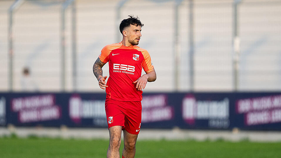 Die &bdquo;Dorfbuam&ldquo; um Daniel Ertel k&auml;mpfen im letzten Heimspiel der Saison um ihre verbleibende Chance auf die Relegation.