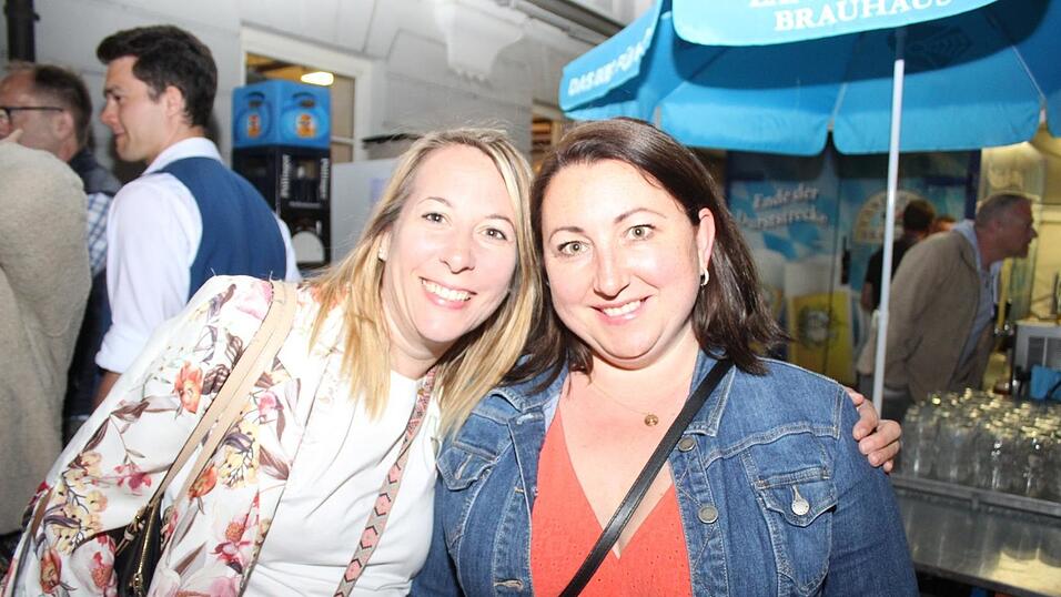 Viele Landshuter genossen ihren Freitagabend auf dem Bismarckplatzfest.