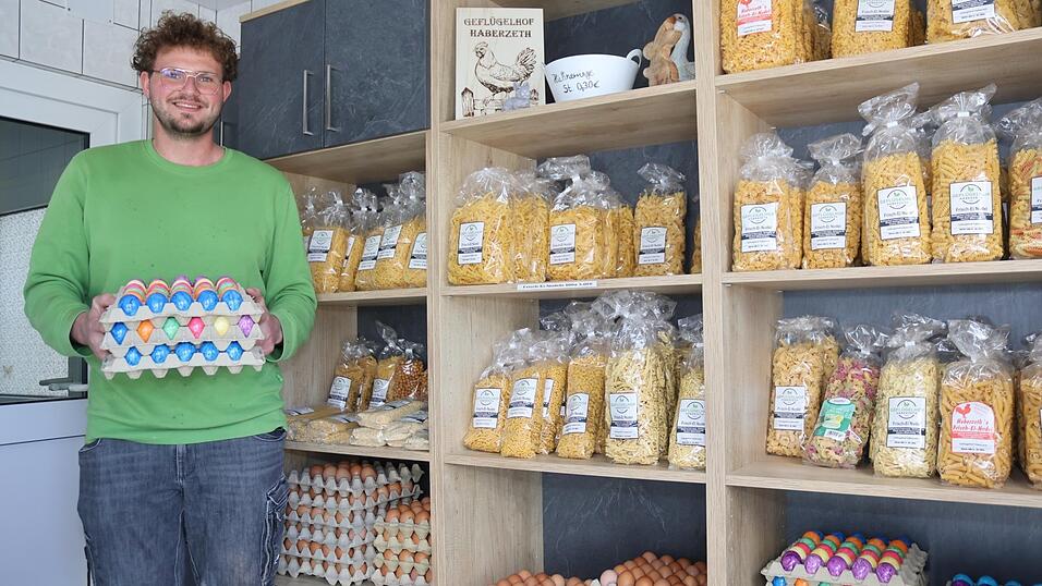 Knapp werden die Eier am Gefl&uuml;gelhof in Mitterkreith trotz der erh&ouml;hten Nachfrage vor Ostern auf keinen Fall, versichert Max Haberzeth. Aufgrund mehrerer Faktoren - unter anderem der Eierknappheit in den USA - ziehen allerdings die Preise an.