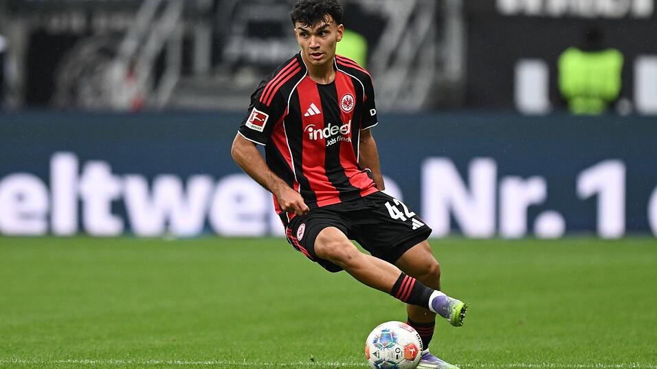 Can Uzun steht nach einer Muskelverletzung vor einem Comeback in der Startelf von Eintracht Frankfurt. (Archivbild) Can Uzun steht nach einer Muskelverletzung vor einem Comeback in der Startelf von Eintracht Frankfurt. (Archivbild)
