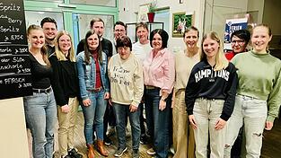 Die neue Vorstandschaft mit den neuen Vorsitzenden Dominik Pongratz und Petra Hutterer.