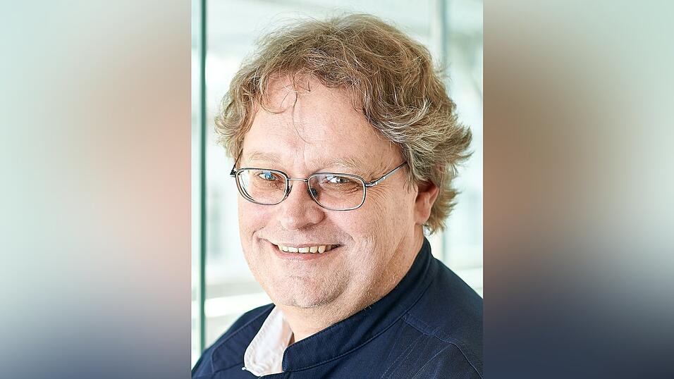 Der geb&uuml;rtige Wiener Peter Kolba war 26 Jahre lang juristischer Leiter beim &ouml;sterreichischen Verein f&uuml;r Konsumenteninformation (VKI) und ist politisch bei der Partei 'Jetzt - Liste Pilz' aktiv.