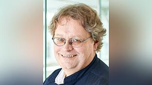 Der geb&uuml;rtige Wiener Peter Kolba war 26 Jahre lang juristischer Leiter beim &ouml;sterreichischen Verein f&uuml;r Konsumenteninformation (VKI) und ist politisch bei der Partei 'Jetzt - Liste Pilz' aktiv.