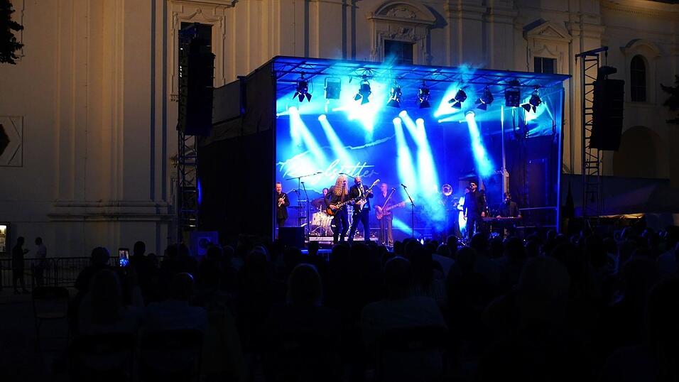Mit seiner Tour zum Album 'Heile Welt' war Hannes Ringlstetter zweimal in Passau zu Gast.