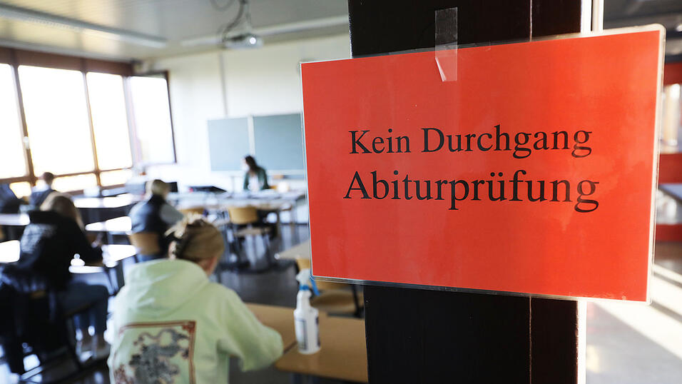 In knapp zwei Wochen starten die Abiturprüfungen für Hunderte Schüler der Stadt. In knapp zwei Wochen starten die Abiturprüfungen für Hunderte Schüler der Stadt.