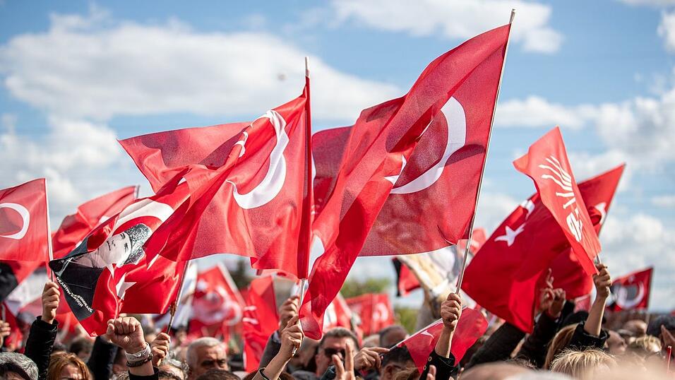Die größte Oppositionspartei in der Türkei steht seit Monaten unter Druck Die größte Oppositionspartei in der Türkei steht seit Monaten unter Druck