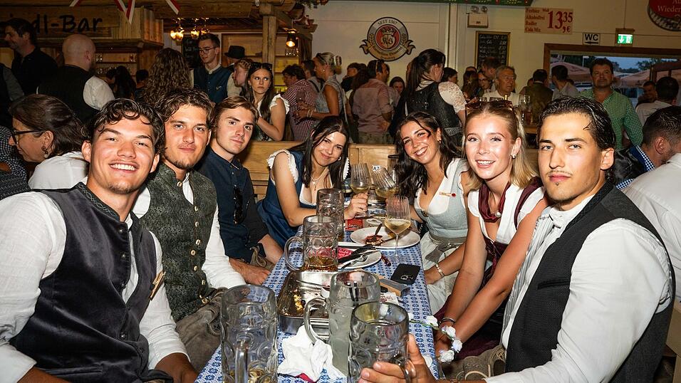 Die Partybilder vom Samstag, 15. August, aus dem Festzelt Greindl. Die Partybilder vom Samstag, 15. August, aus dem Festzelt Greindl.