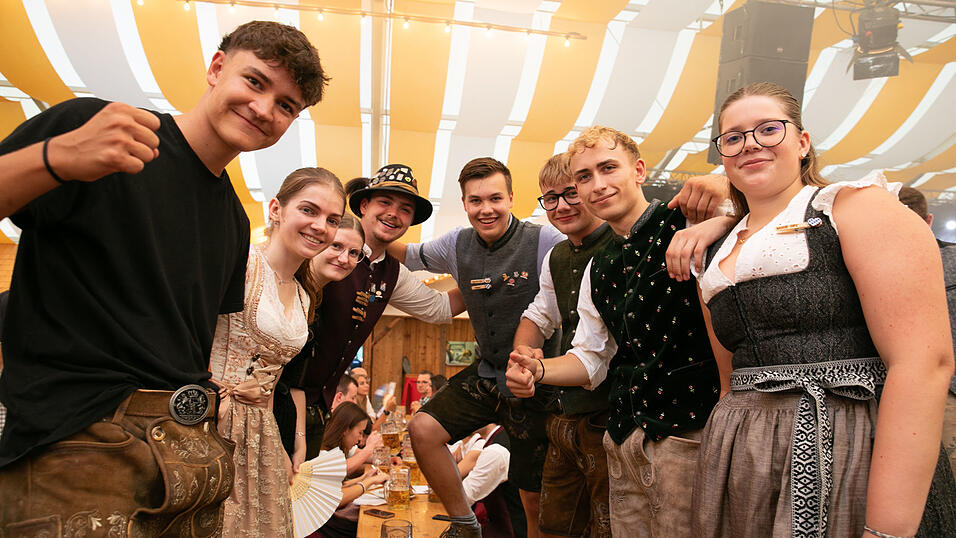Die Partybilder vom Freitag, 15. August, aus dem Festzelt Nothaft. Die Partybilder vom Freitag, 15. August, aus dem Festzelt Nothaft.