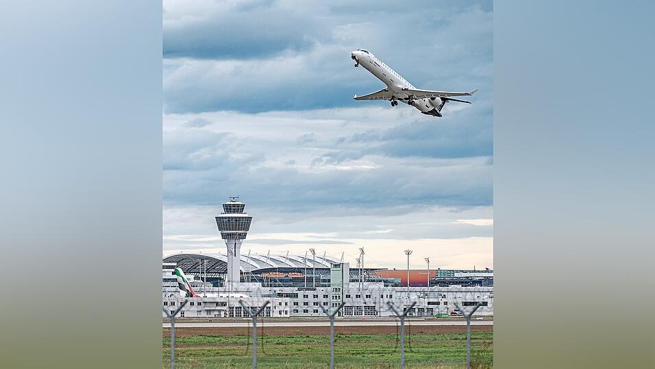 CSU-Verkehrsstaatssekret&auml;r Ulrich Lange will einen ICE-Anschluss f&uuml;r den M&uuml;nchner Flughafen.