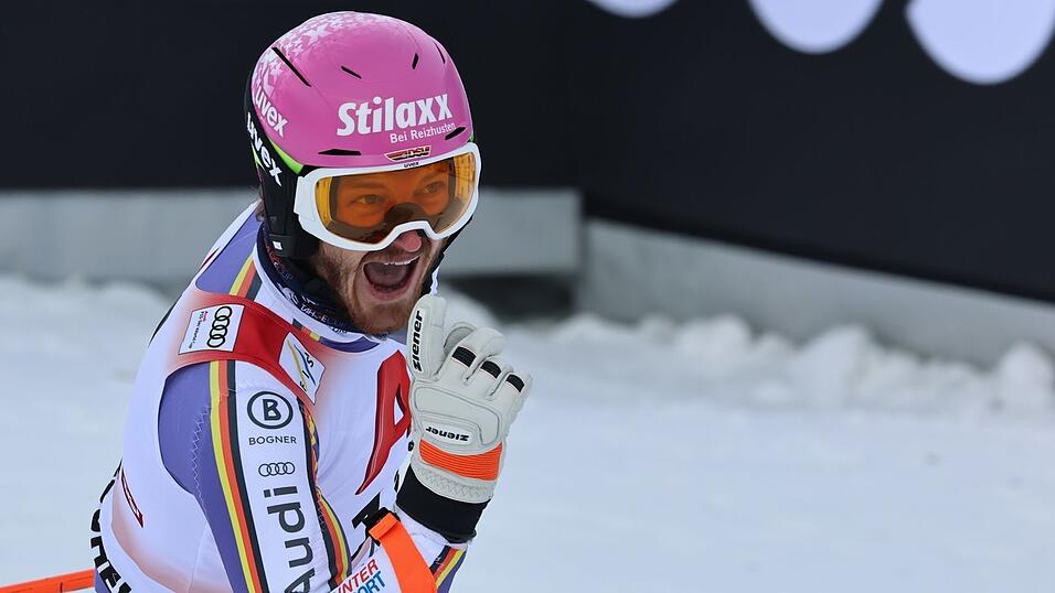 Linus Stra&szlig;er jubelt &uuml;ber Platz drei im Slalom von Kitzb&uuml;hel.