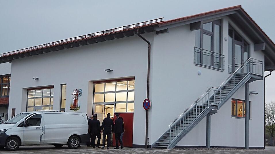 Die Gesamtkosten für die Erweiterung und Sanierung des Bonbrucker Feuerwehrhauses liegen bei rund 873.000 Euro. Die Gesamtkosten für die Erweiterung und Sanierung des Bonbrucker Feuerwehrhauses liegen bei rund 873.000 Euro.