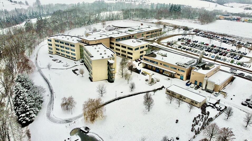 Gilt als modern, gut ausgestattet und hat einen soliden Ruf: Das Krankenhaus von Domažlice liegt am westlichen Stadtrand an der Stra&szlig;e zum Grenz&uuml;bergang und ist nur 16 Kilometer von Furth im Wald entfernt.