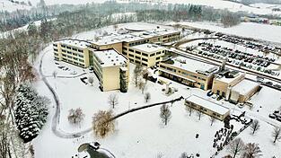 Gilt als modern, gut ausgestattet und hat einen soliden Ruf: Das Krankenhaus von Domažlice liegt am westlichen Stadtrand an der Stra&szlig;e zum Grenz&uuml;bergang und ist nur 16 Kilometer von Furth im Wald entfernt.