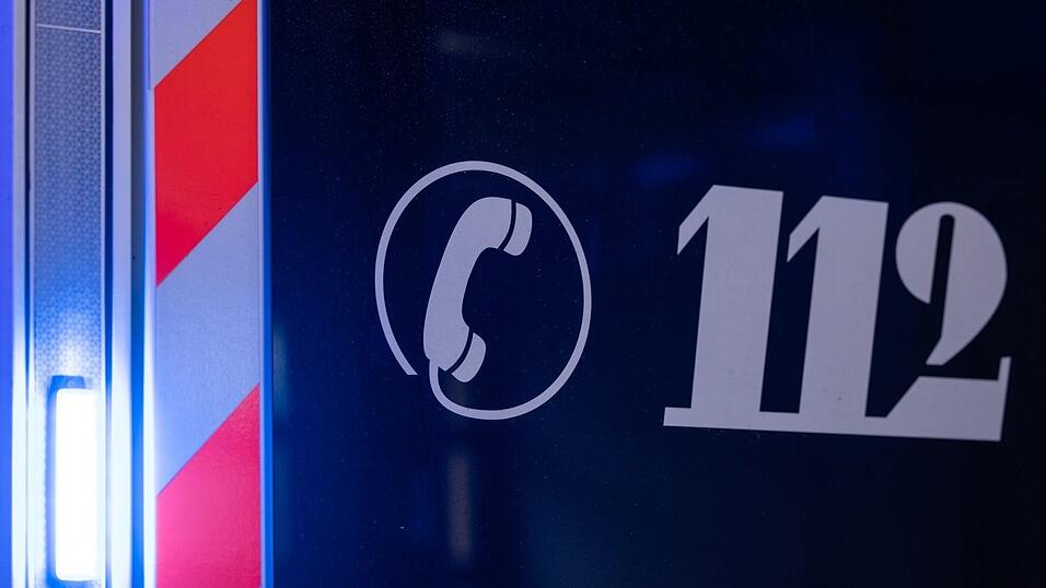 Die beiden schwer verletzten Fahrerinnen wurden in Krankenh&auml;user gebracht. (Symbolbild)