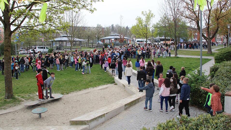 Feuerwehreinsatz an der Grund- und Mittelschule Landau