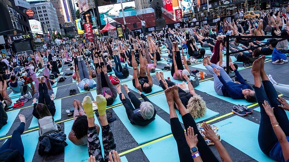 Das Event fiel in diesem Jahr mit dem Internationalen Tag des Yogas zusammen. Das Event fiel in diesem Jahr mit dem Internationalen Tag des Yogas zusammen.