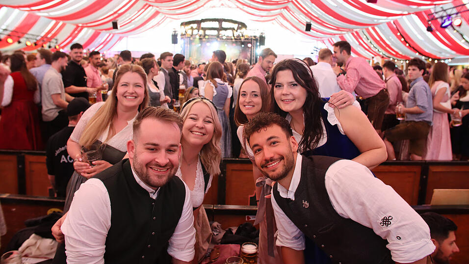 Ausgelassene Stimmung auf der Maidult in Regensburg